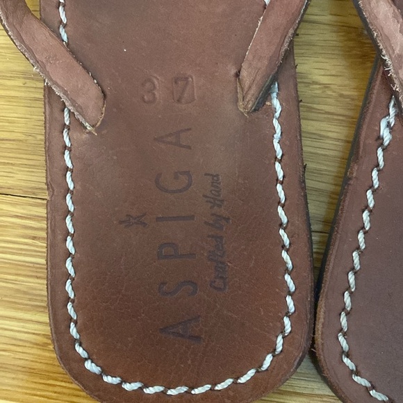 Aspiga Women’s Brown Flip Flops With Beaded Detailing Size 37/7 - Picture 2 of 5